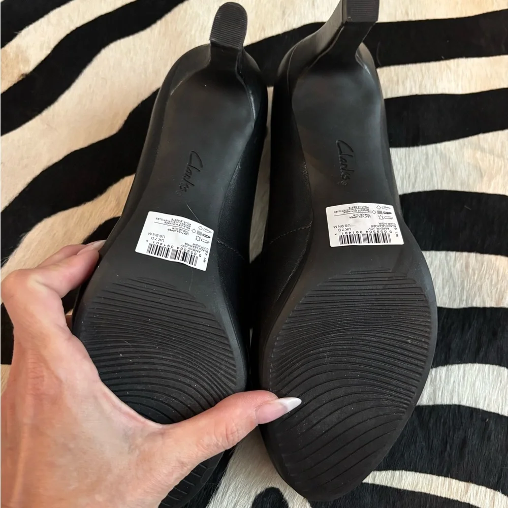 NWOB Clarks Black Leather Classic Pump - Women's 9 1/2 - Picture 3 of 4